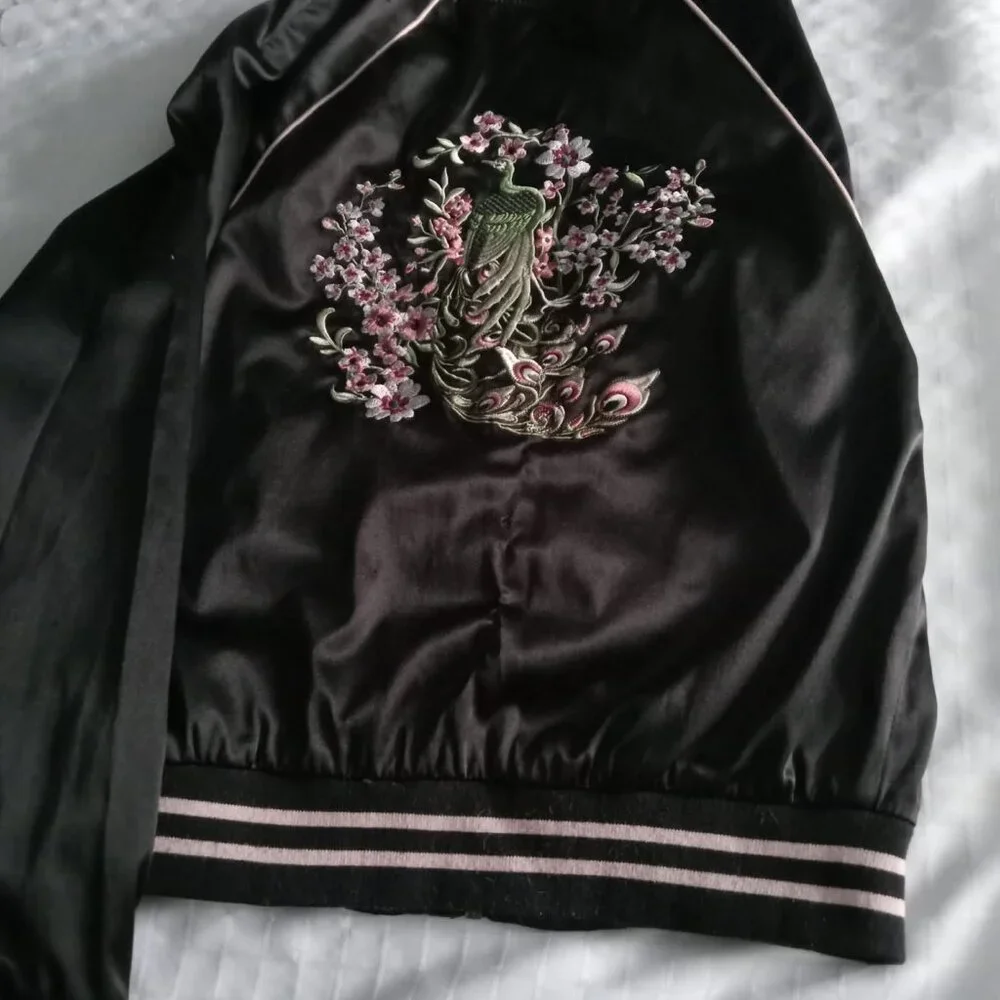 Suzy Shier Black and Pink Bomber Jacket with Embroidered Patch Confort and style - Picture 9 of 11